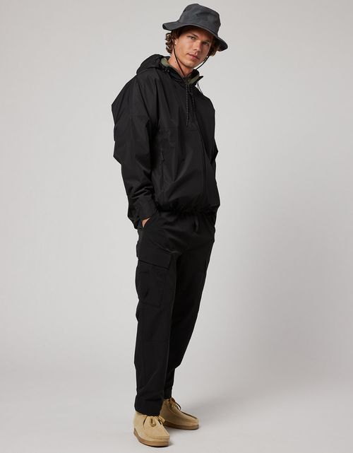 Chaqueta AE ligera de textura impermeable
