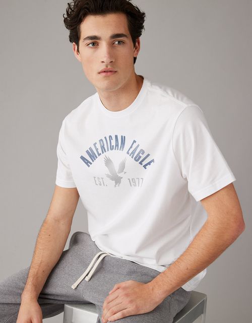Camiseta Ae con gráfico