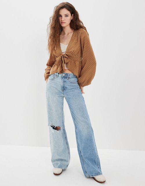 Blusa de seda AE de manga larga.