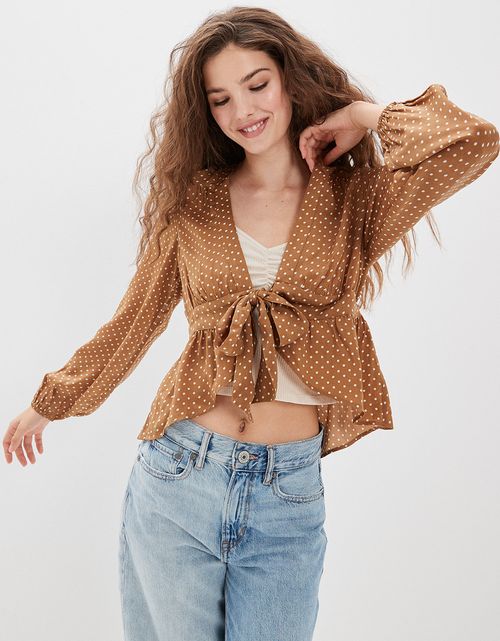 Blusa de seda AE de manga larga.