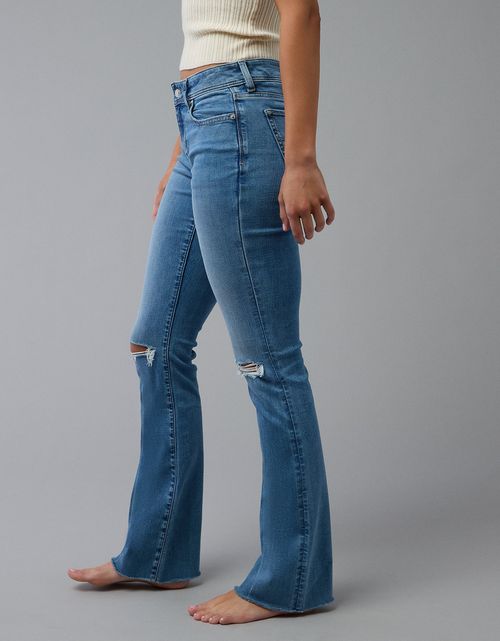 Jean kick bootcut con rotos de tiro bajo de mujer AE