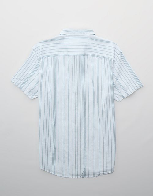 Camisa abotonada junto a la piscina Ae