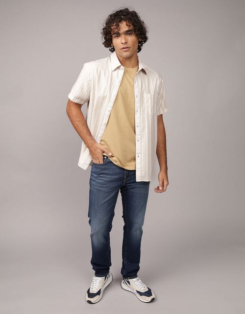 Camisa abotonada junto a la piscina Ae